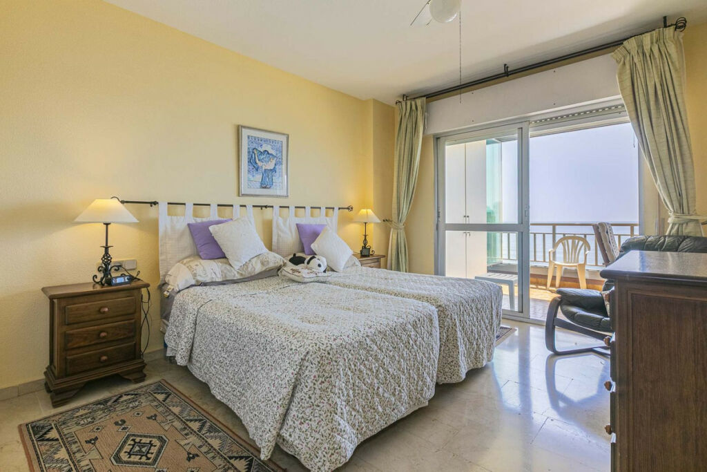 Middle Floor Apartment Fuengirola Málaga - image 9
