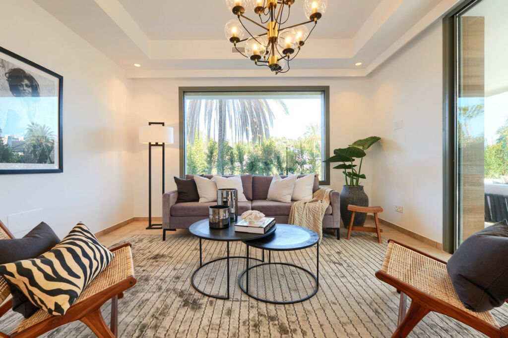 Detached Villa Estepona Málaga - image 9
