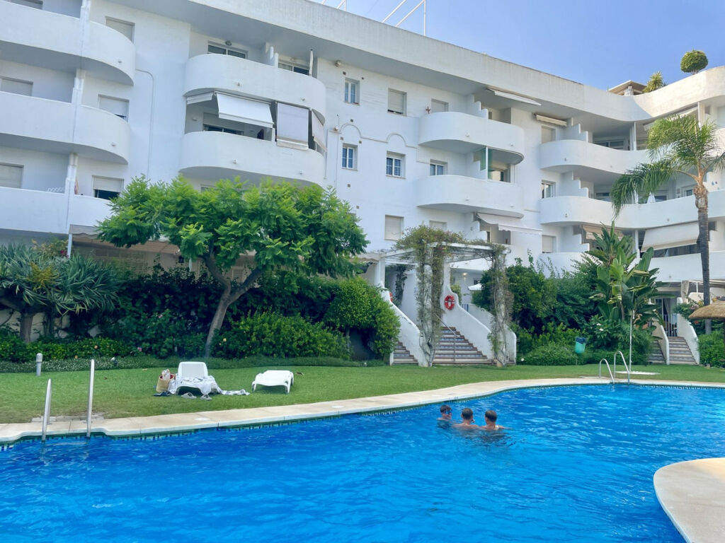 Ground Floor Apartment The Golden Mile Málaga - image 3