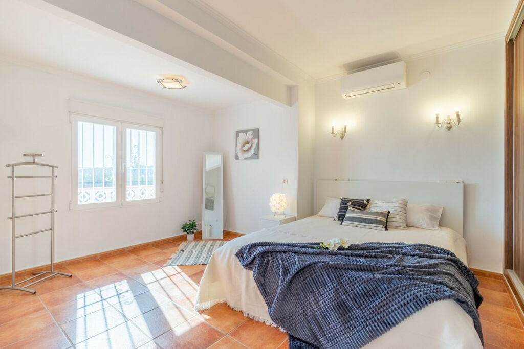 Detached Villa Moraira Alicante - image 9