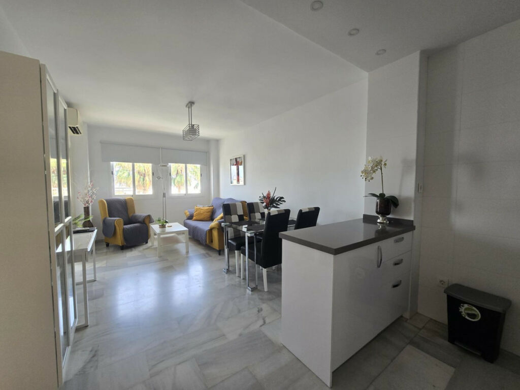 Middle Floor Apartment Benalmadena Costa Málaga - image 9