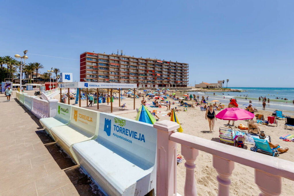 Middle Floor Apartment Torrevieja Alicante - image 9