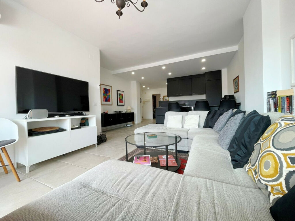 Middle Floor Apartment Nueva Andalucía Málaga - image 9