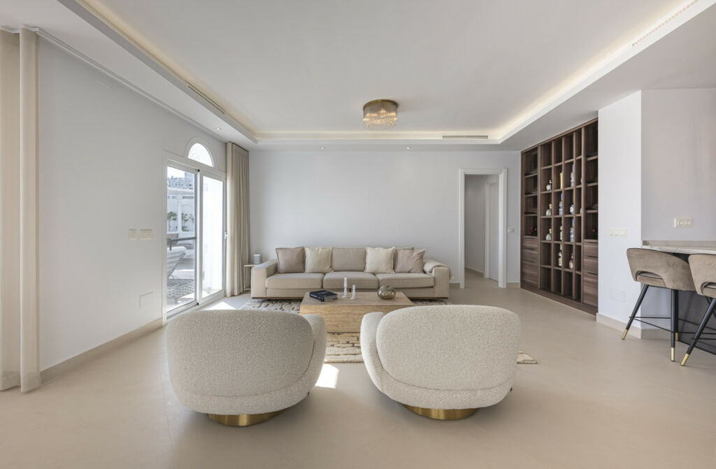 Middle Floor Apartment The Golden Mile Málaga - image 9