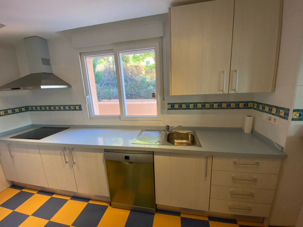 Townhouse Cabopino Málaga - image 9