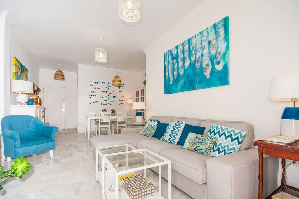 Middle Floor Apartment Cabopino Málaga - image 9