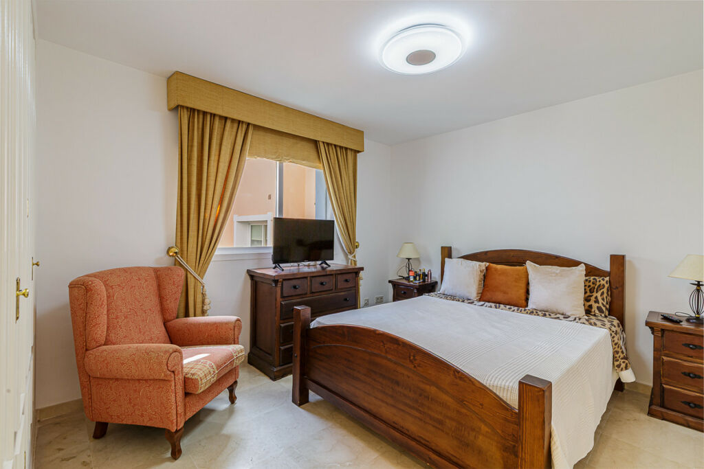 Middle Floor Apartment Estepona Málaga - image 9
