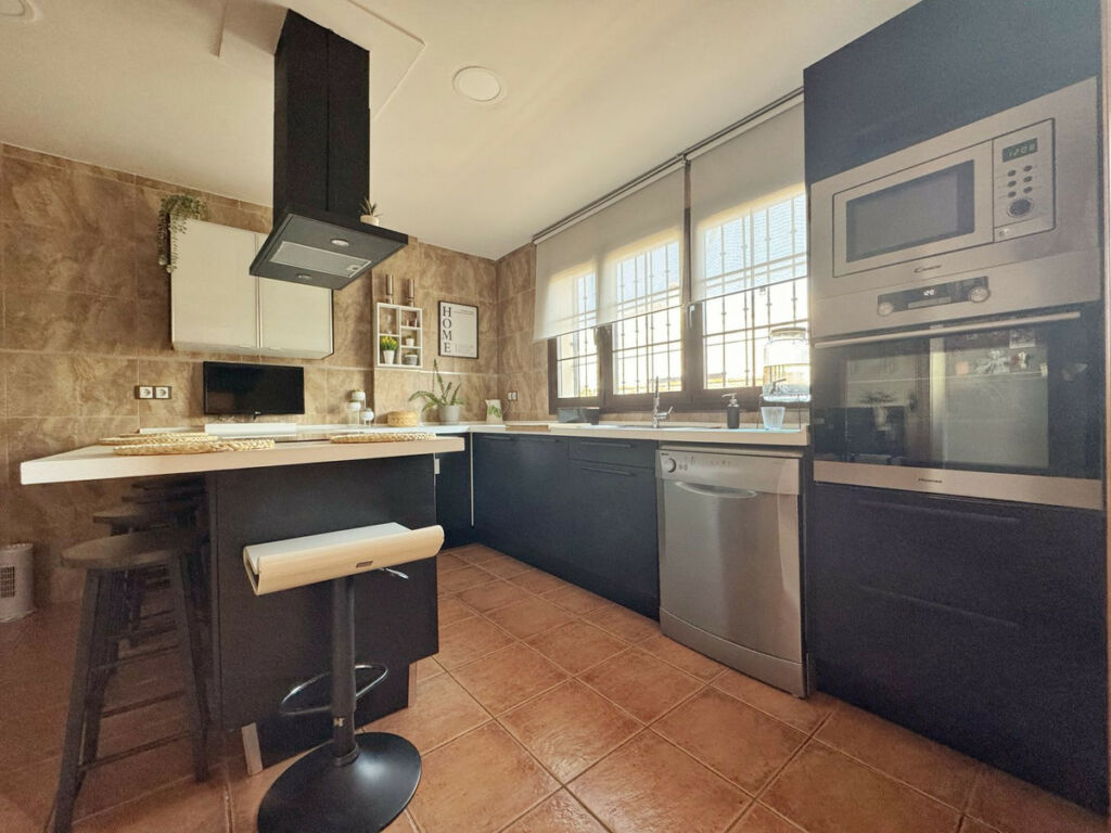 Detached Villa Sierrezuela Málaga - image 9