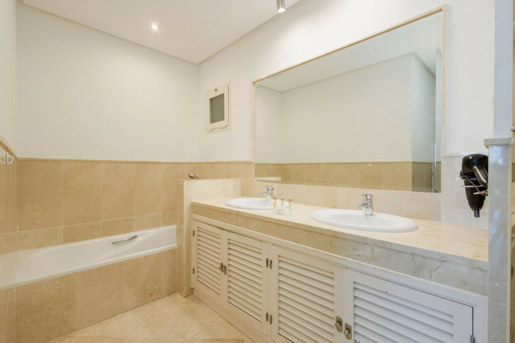 Ground Floor Apartment La Mairena Málaga - image 9