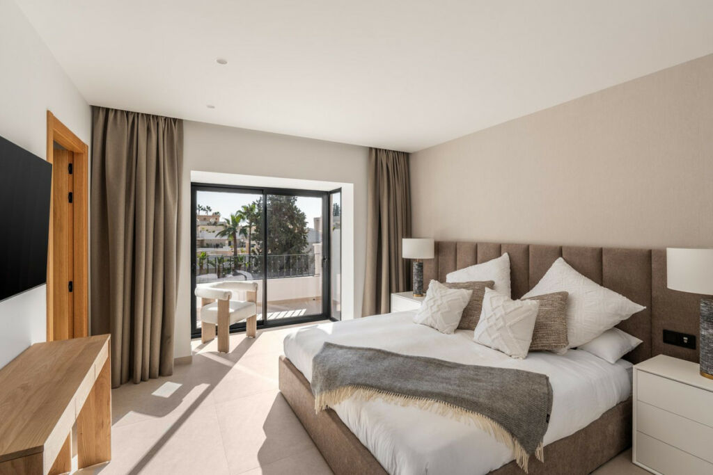 Penthouse Duplex Nueva Andalucía Málaga - image 9