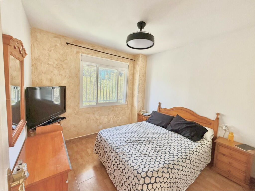 Middle Floor Apartment Calahonda Málaga - image 9