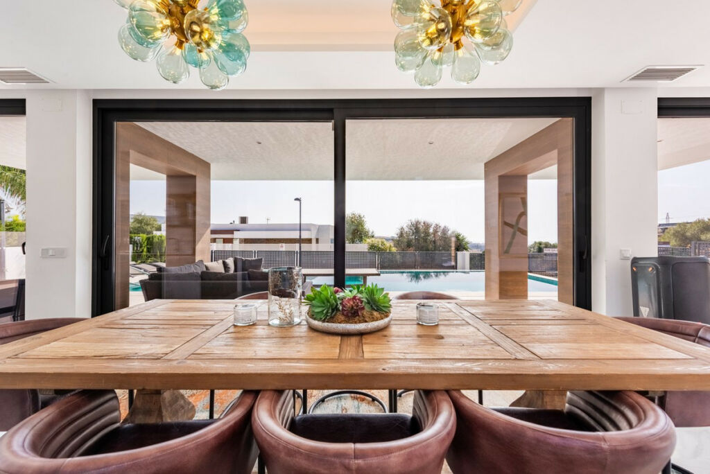 Detached Villa Estepona Málaga - image 9