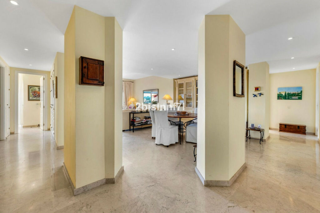 Middle Floor Apartment Elviria Málaga - image 9