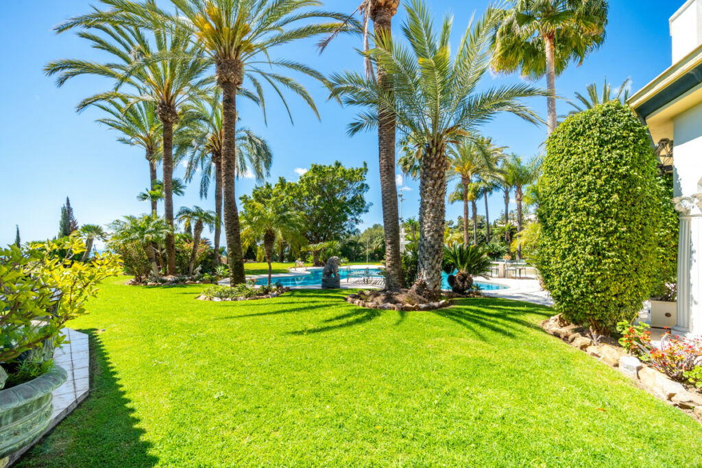 Detached Villa The Golden Mile Málaga - image 9