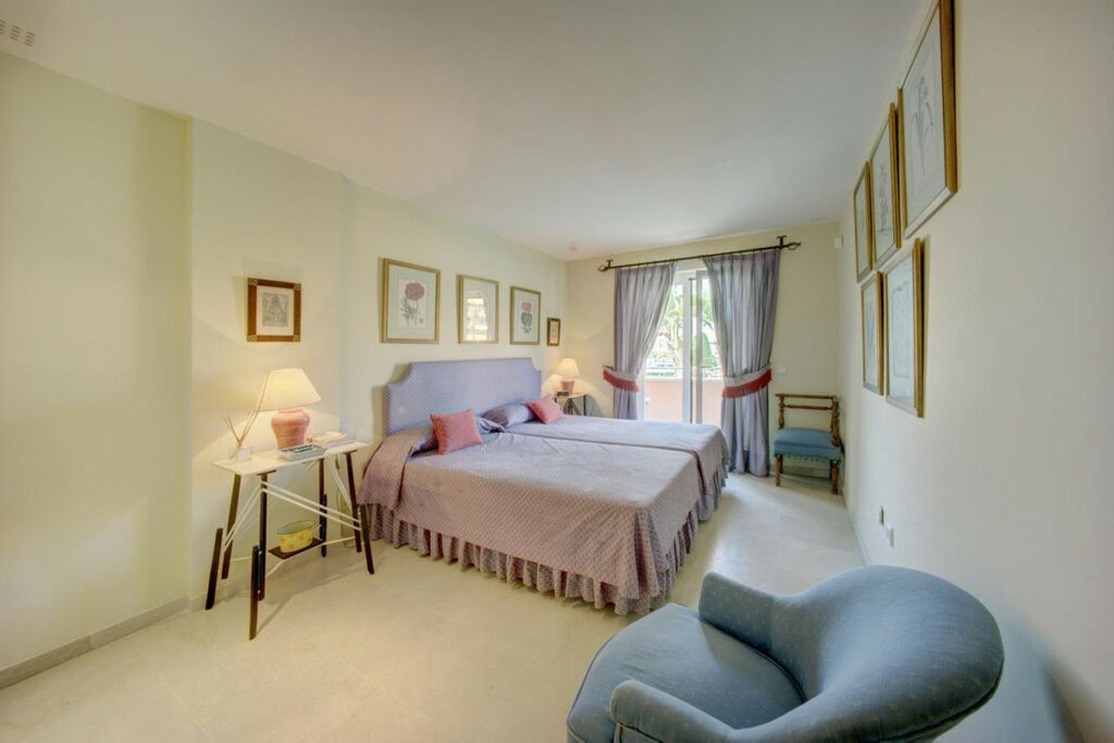 Middle Floor Apartment Sotogrande Marina Cádiz - image 9