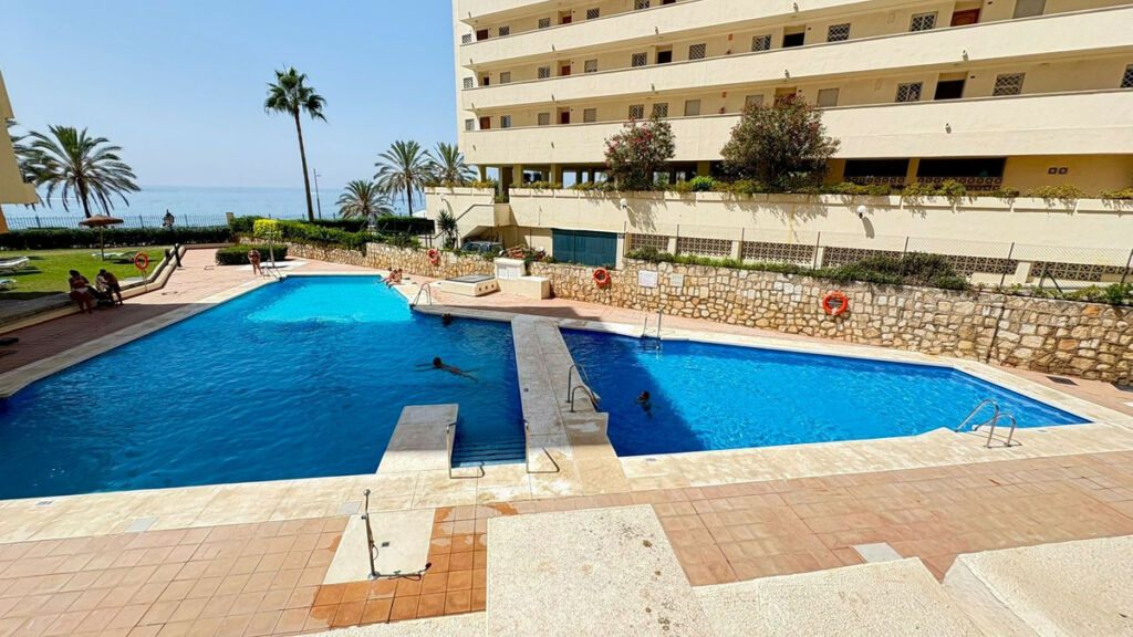 Middle Floor Apartment Marbella Málaga - image 3