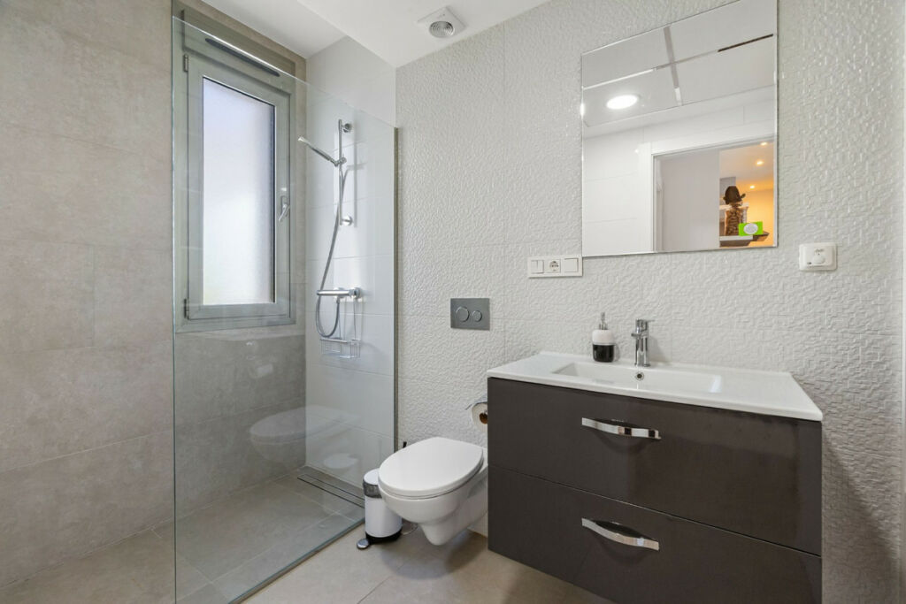 Detached Villa Villamartin Alicante - image 9