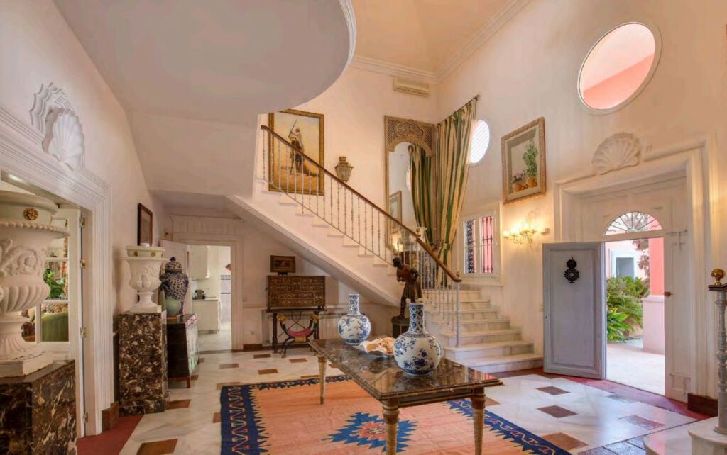Detached Villa New Golden Mile Málaga - image 9