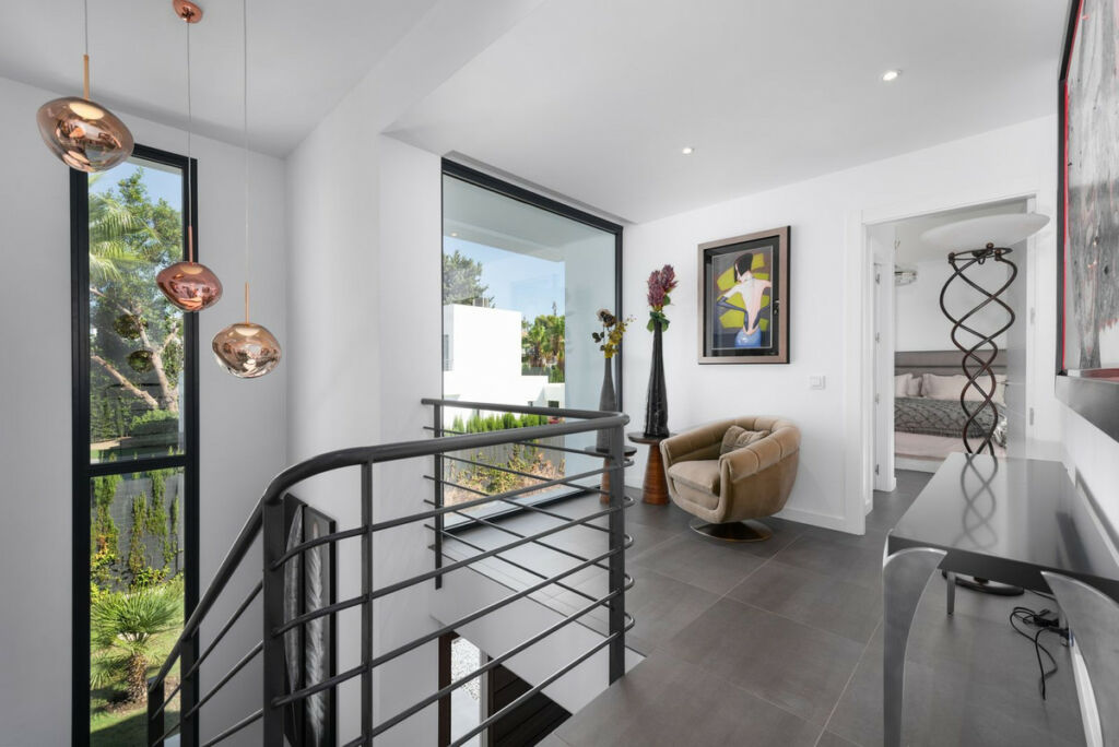 Detached Villa New Golden Mile Málaga - image 9
