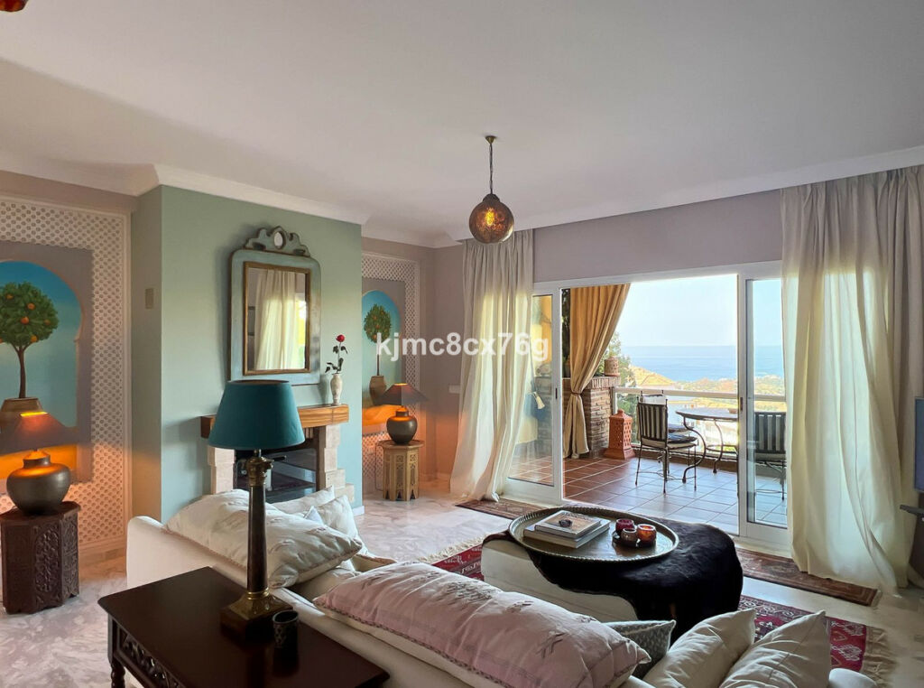 Penthouse Calahonda Málaga - image 9