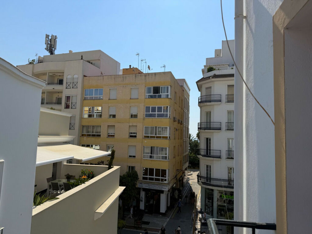Top Floor Apartment Estepona Málaga - image 9