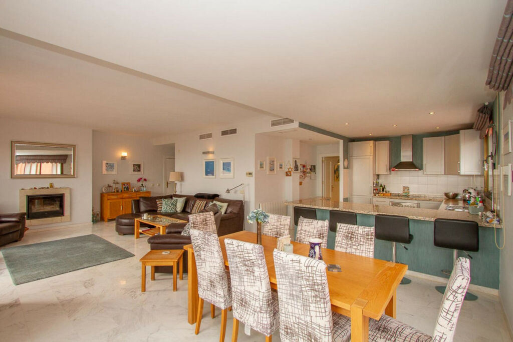 Middle Floor Apartment La Mairena Málaga - image 9
