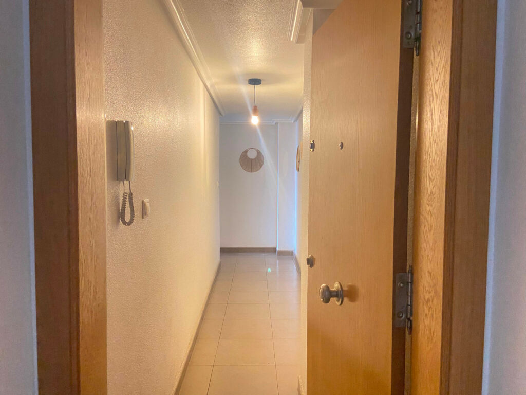 Middle Floor Apartment Torrevieja Alicante - image 9