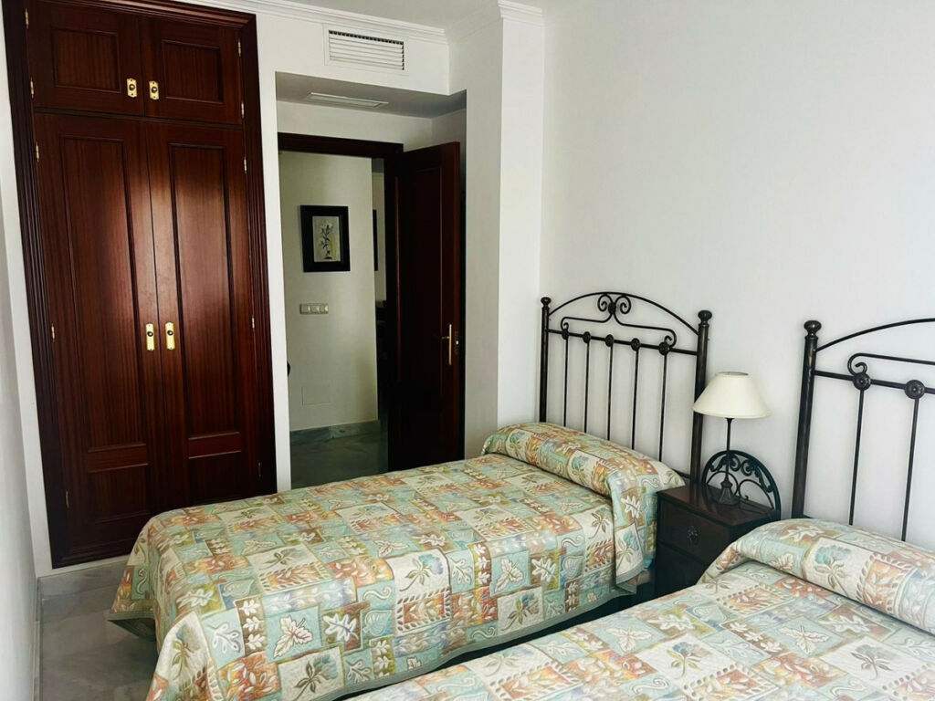 Middle Floor Apartment Guaro Málaga - image 9