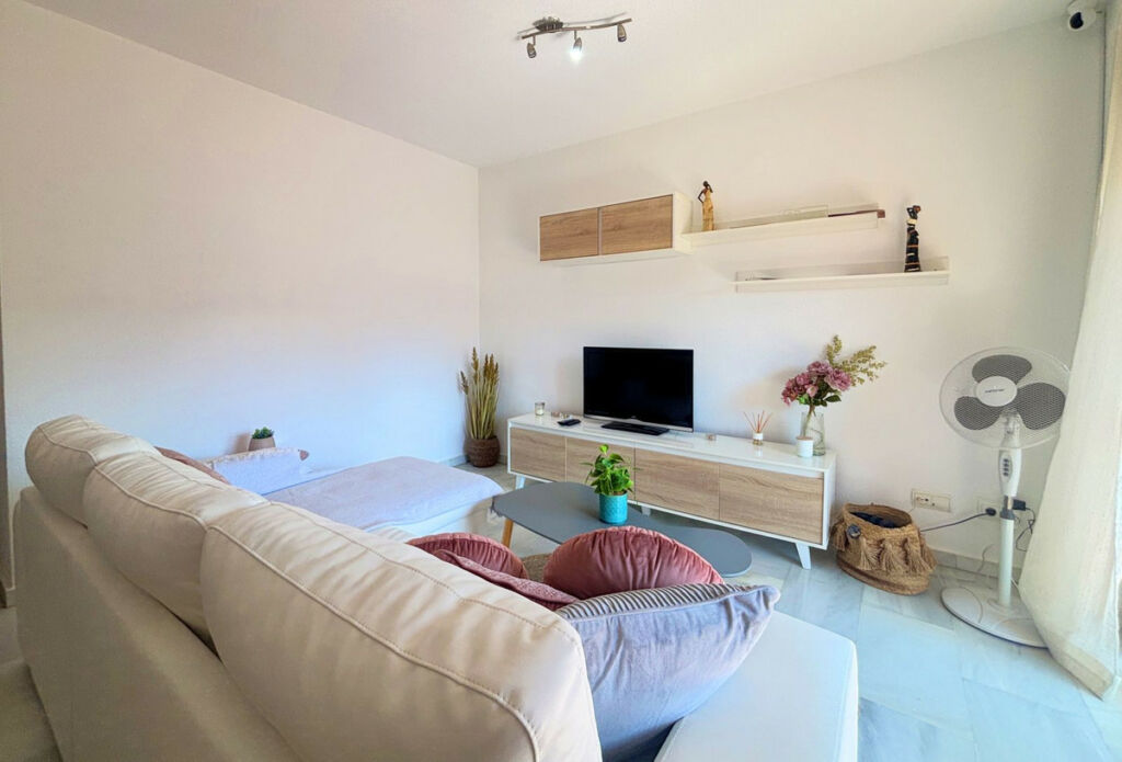 Middle Floor Apartment Estepona Málaga - image 9
