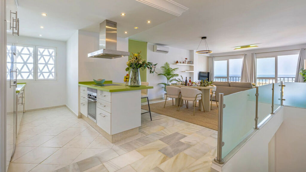 Middle Floor Apartment Puerto Banús Málaga - image 9