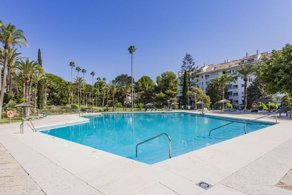 Middle Floor Apartment Río Real Málaga - image 9