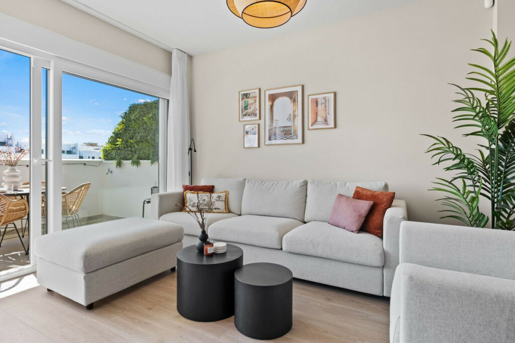 Middle Floor Apartment Estepona Málaga - image 9