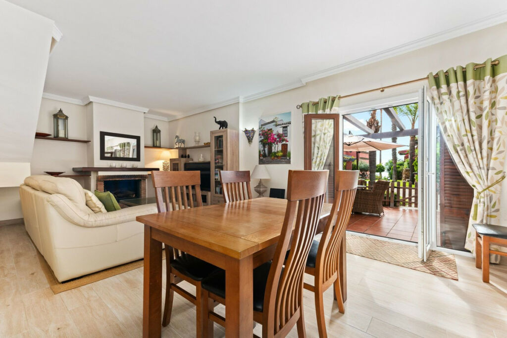 Townhouse Estepona Málaga - image 9