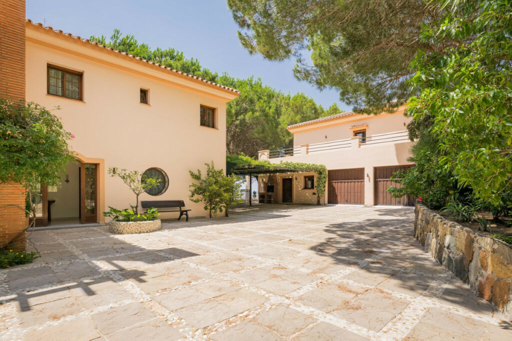 Detached Villa Ojén Málaga - image 8