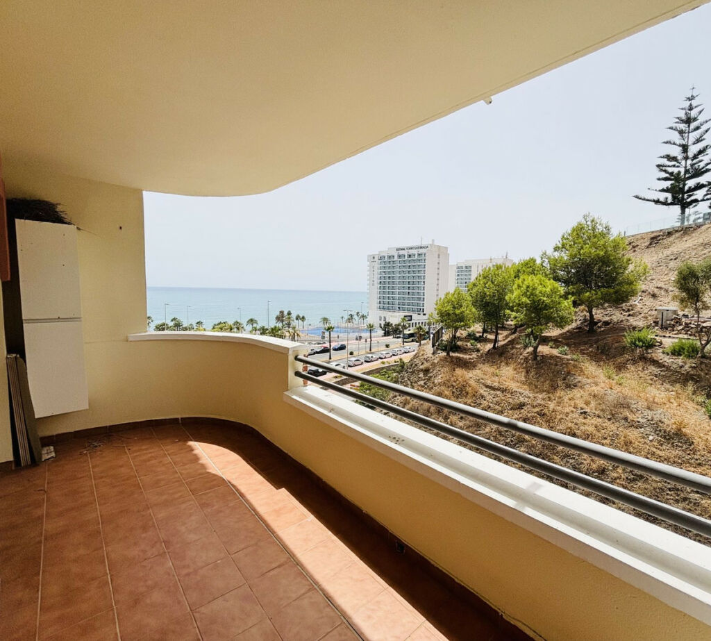 Middle Floor Apartment Benalmadena Málaga - image 9