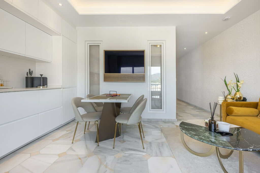 Top Floor Apartment Puerto Banús Málaga - image 9