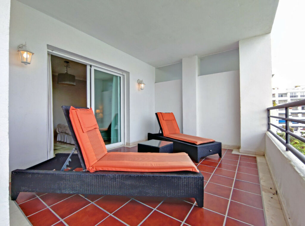 Middle Floor Apartment Puerto Banús Málaga - image 9