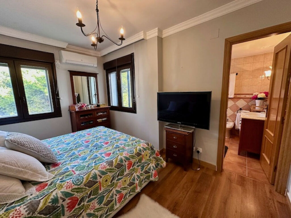 Top Floor Apartment Estepona Málaga - image 9