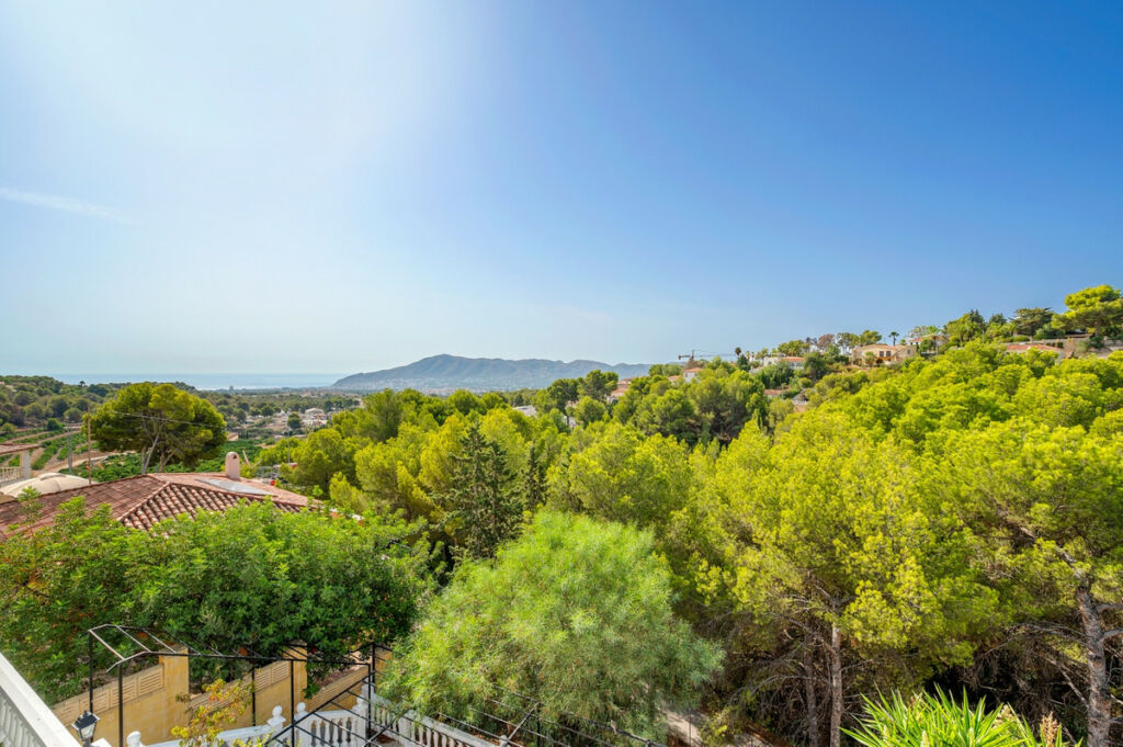 Detached Villa La Nucia Alicante - image 9