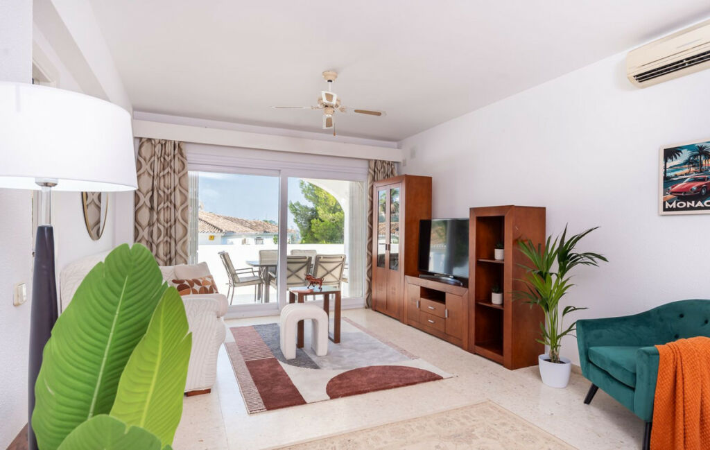 Ground Floor Apartment El Paraiso Málaga - image 3
