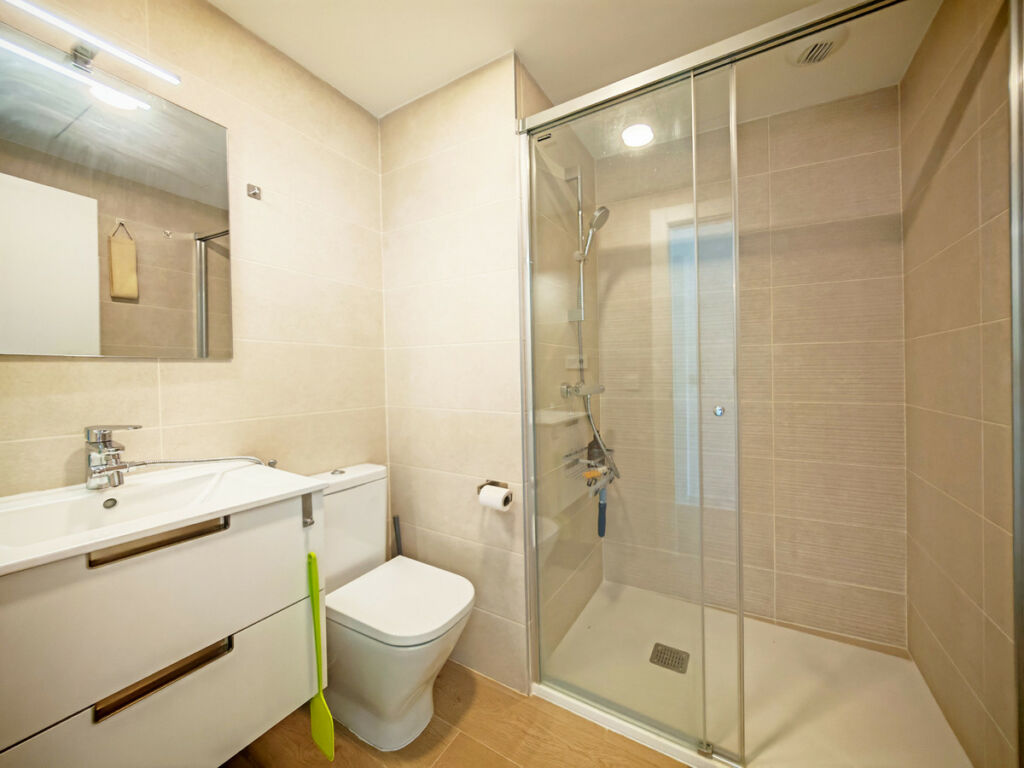 Middle Floor Apartment Estepona Málaga - image 9