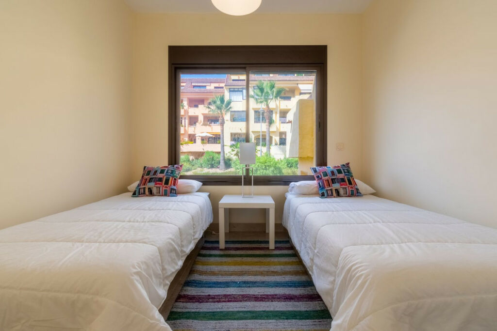 Middle Floor Apartment La Duquesa Málaga - image 9