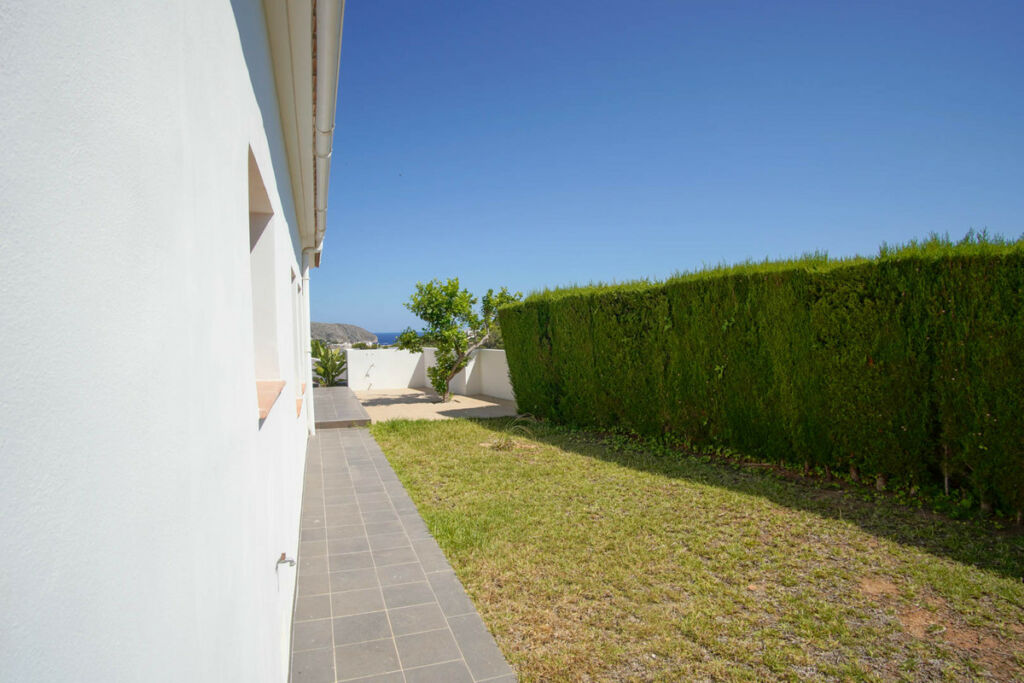 Detached Villa Moraira Alicante - image 9