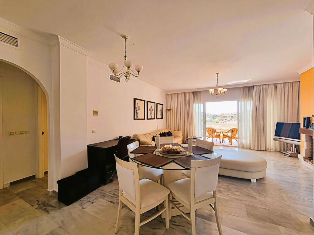 Middle Floor Apartment Calahonda Málaga - image 15