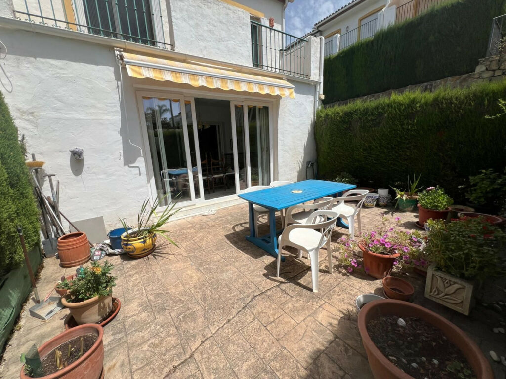 Townhouse Atalaya Málaga - image 9