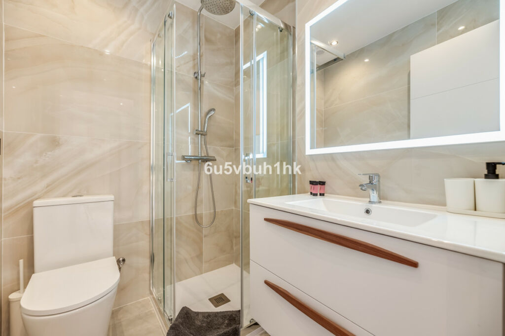 Middle Floor Apartment Estepona Málaga - image 9