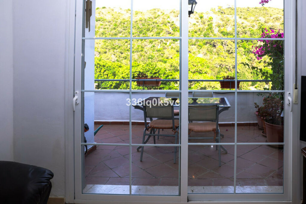 Top Floor Apartment Benahavís Málaga - image 9