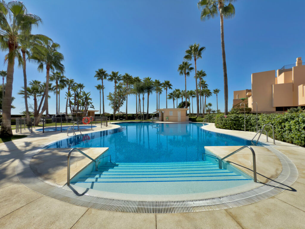 Middle Floor Apartment Estepona Málaga