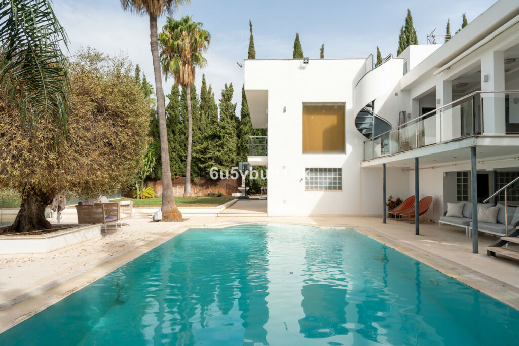 Detached Villa Nueva Andalucía Málaga