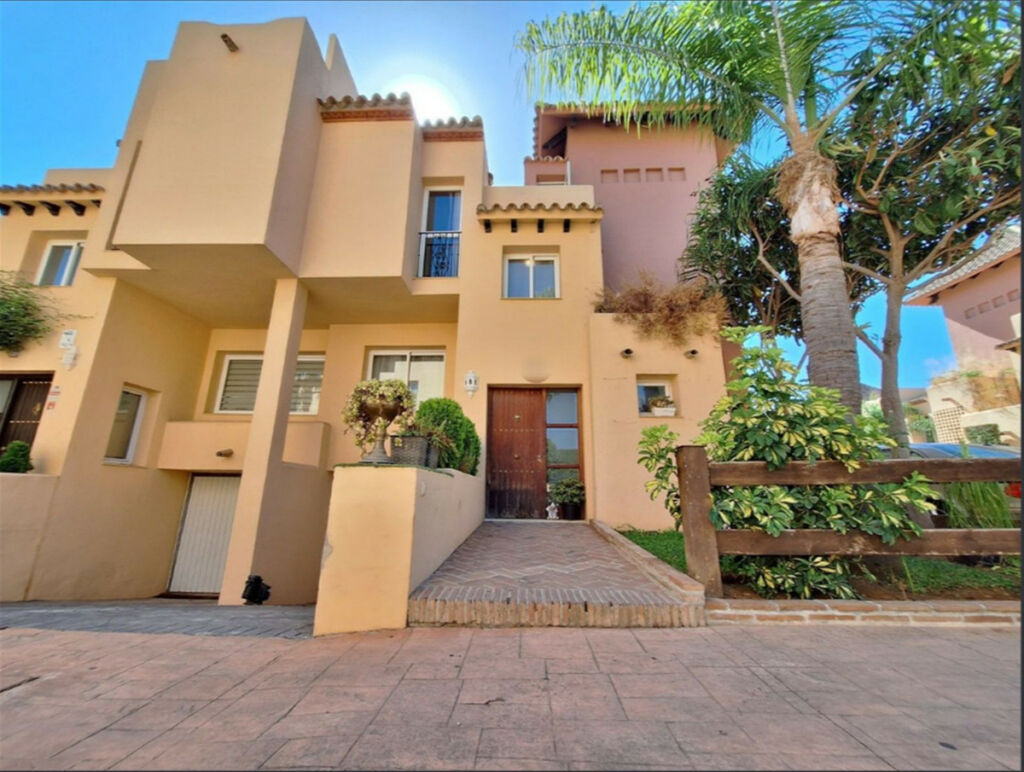 Semi-Detached House Nueva Andalucía Málaga - image 21